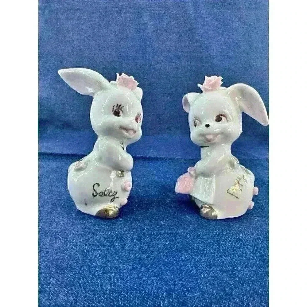 Vtg Set Salty & Peppy Anthropomorphic Bunny Rabbit Salt & Pepper Shakers Cottage